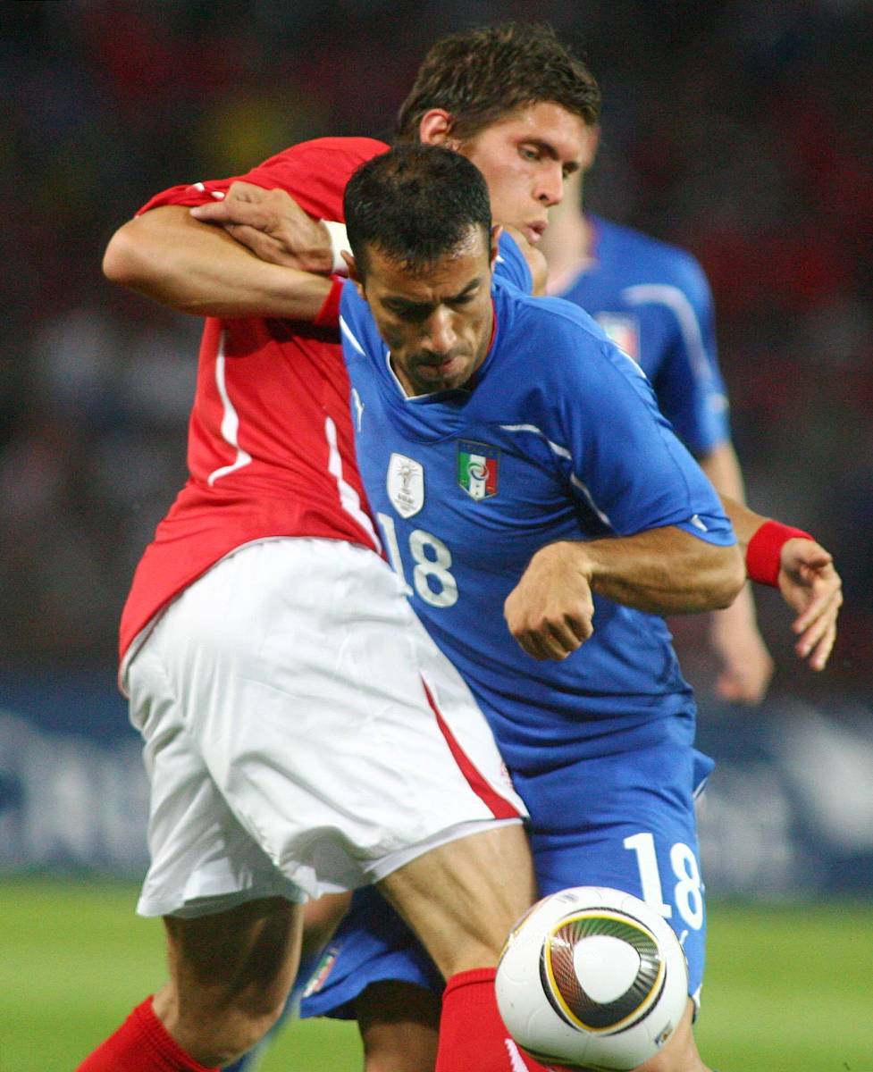 精英对决！欧洲足球比赛中两支豪强相遇的简单介绍